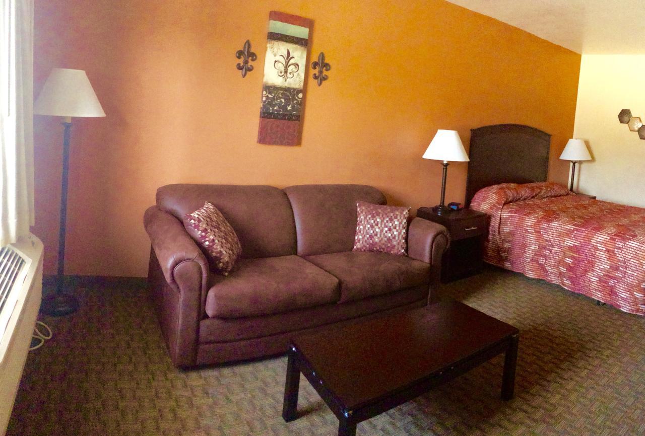 Cottonwood Inn&Suites Phillipsburg Buitenkant foto