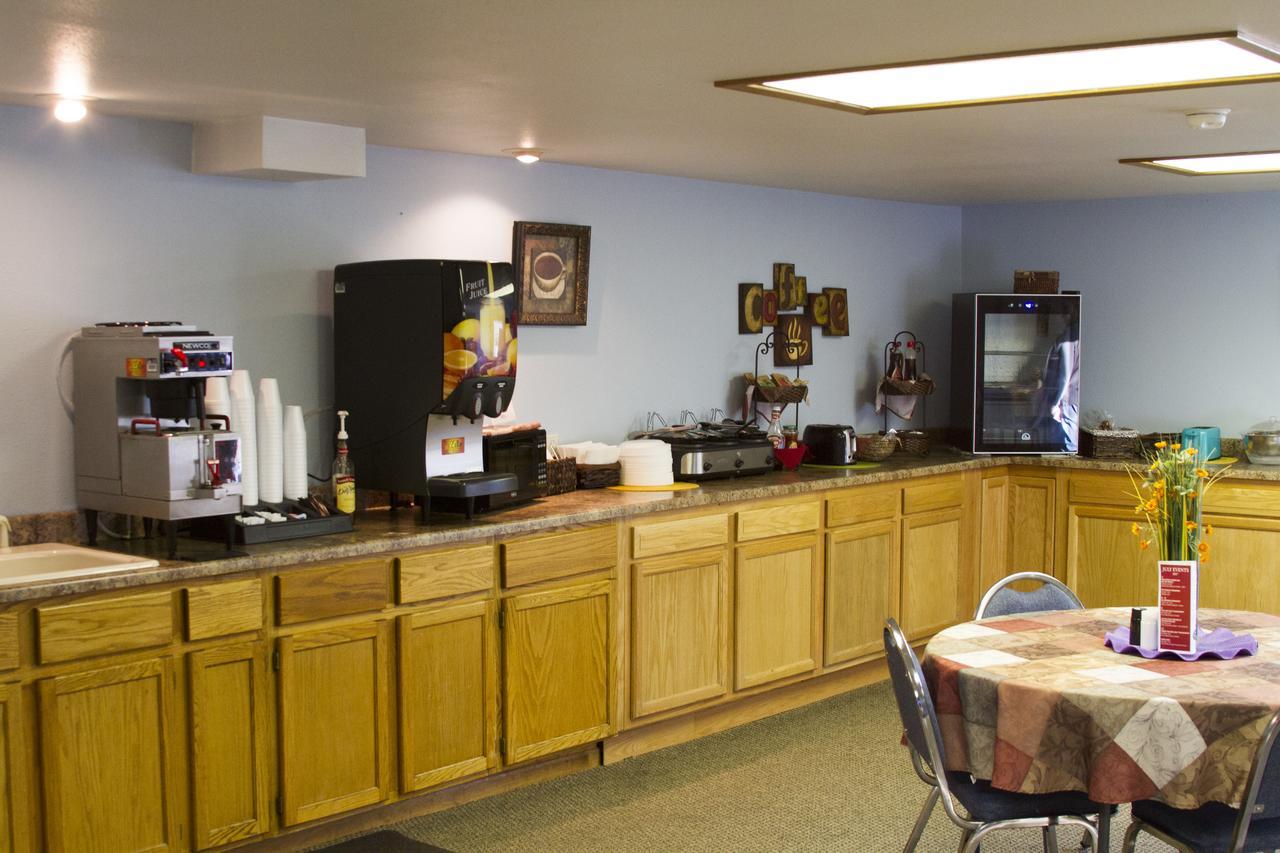 Cottonwood Inn&Suites Phillipsburg Buitenkant foto