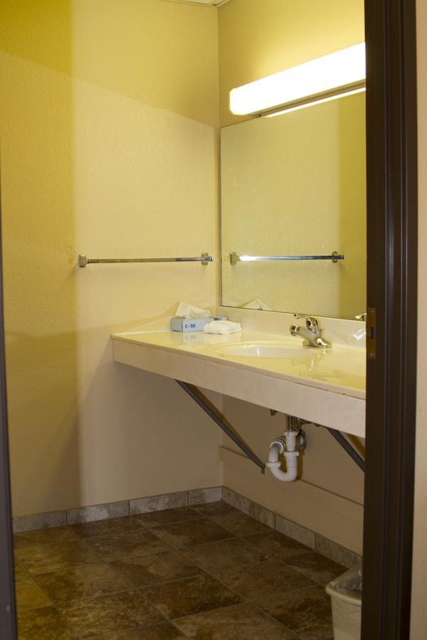 Cottonwood Inn&Suites Phillipsburg Buitenkant foto