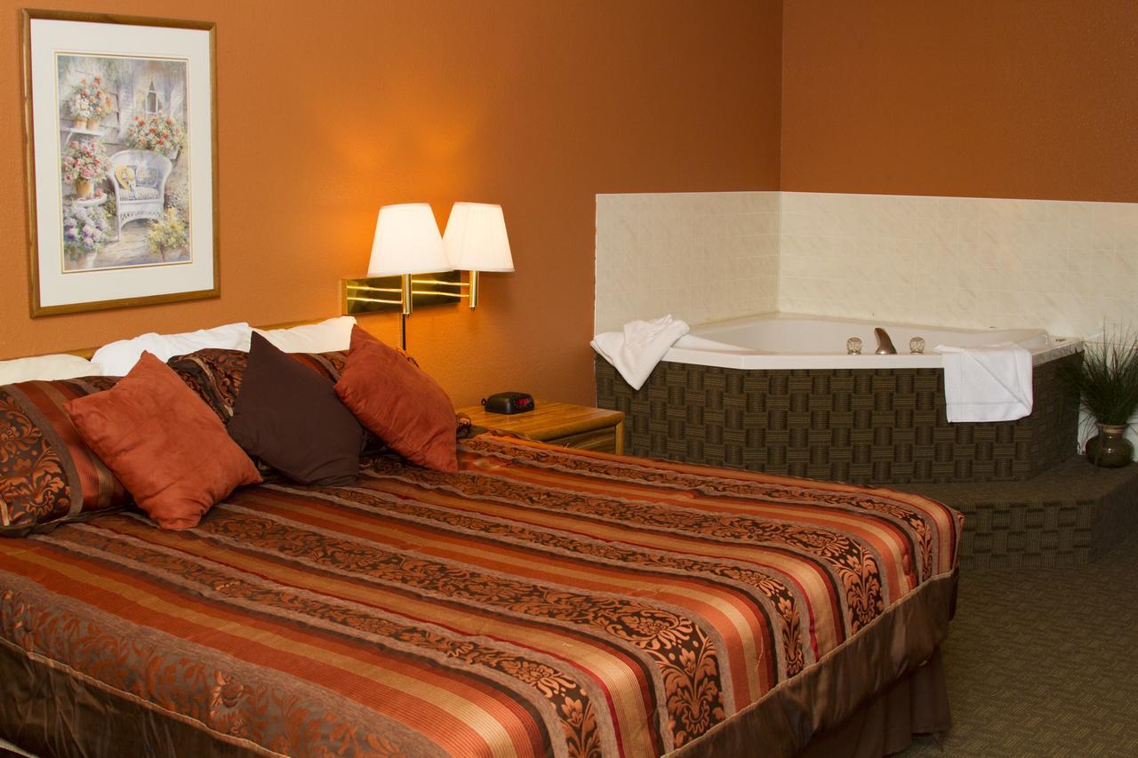 Cottonwood Inn&Suites Phillipsburg Buitenkant foto