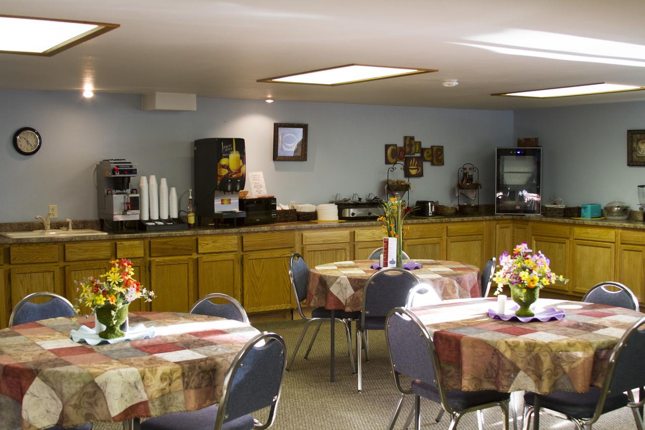 Cottonwood Inn&Suites Phillipsburg Buitenkant foto