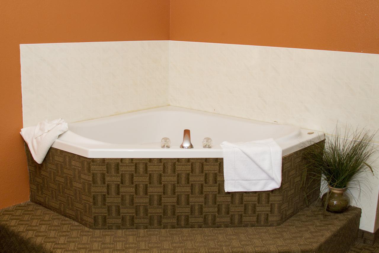Cottonwood Inn&Suites Phillipsburg Buitenkant foto
