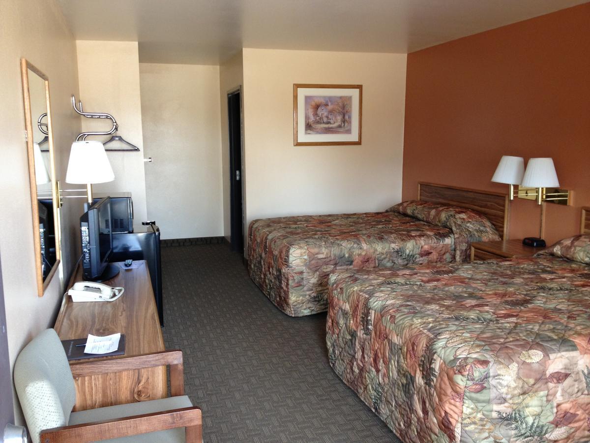 Cottonwood Inn&Suites Phillipsburg Buitenkant foto